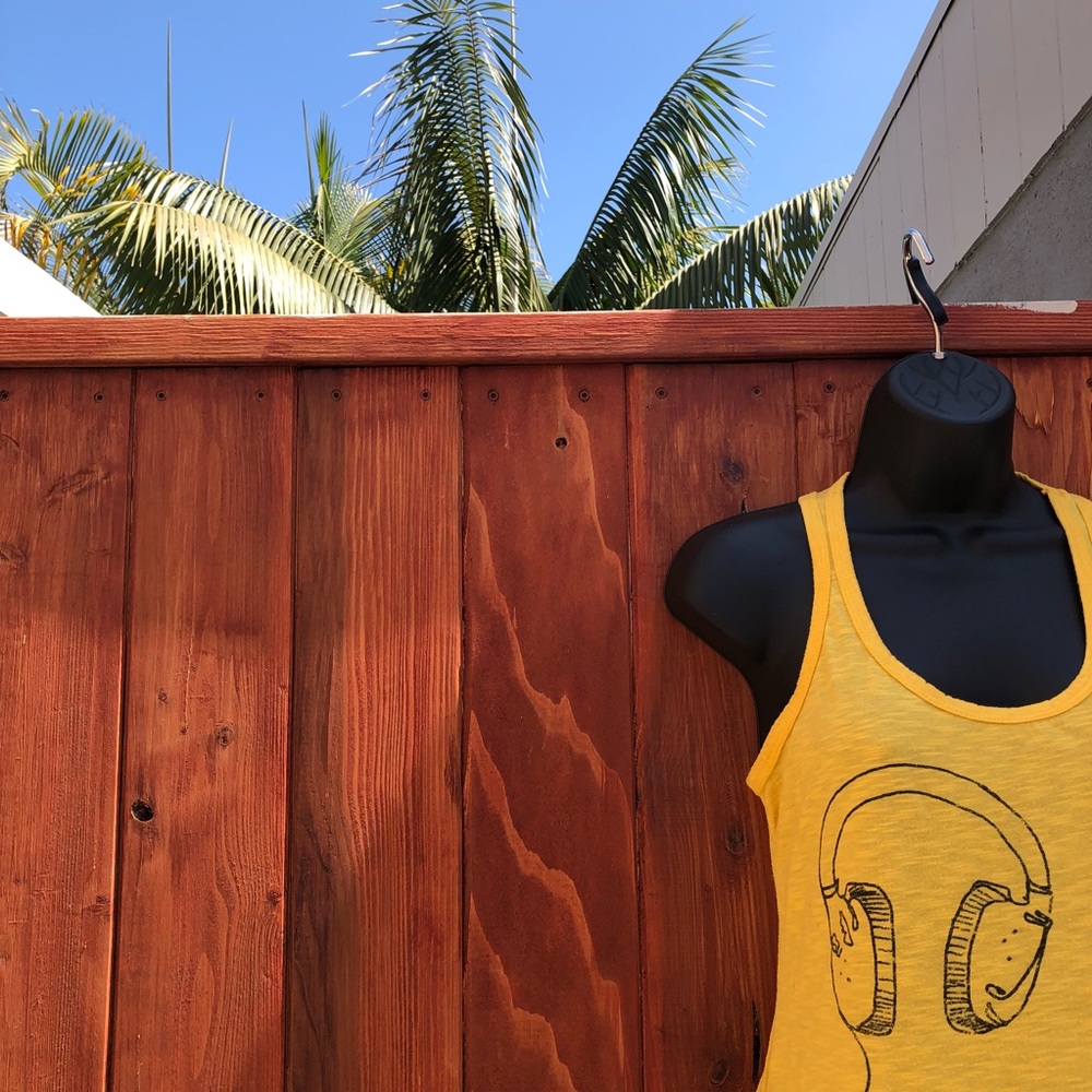 "Listen to My Heart" headphones tank